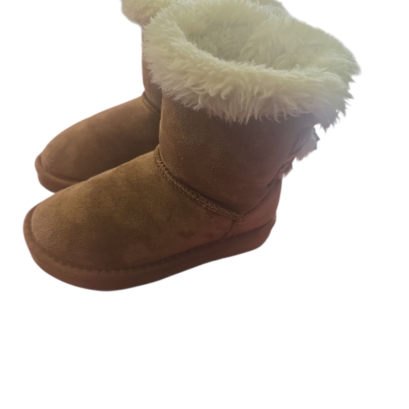 Cozy Brown Boots with Cream Fur Lining - Picture 2 of 4